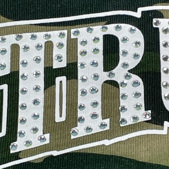 True Religion in Woodland Camo Crystal Logo 2 Sided Womens Large Size T-Shirt - Picture 3 of 11